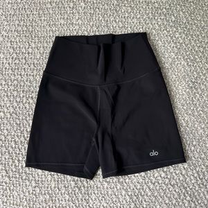 LAST CHANCE - NWOT Alo workout shorts